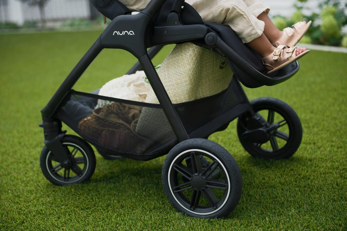 Nuna TRIV next Compact Stroller - Caviar / Chocolate