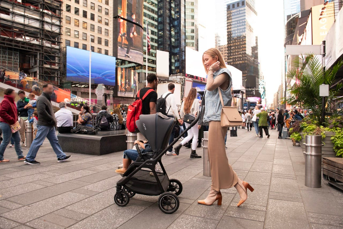 Nuna TRIV next Compact Stroller - Caviar / Chocolate